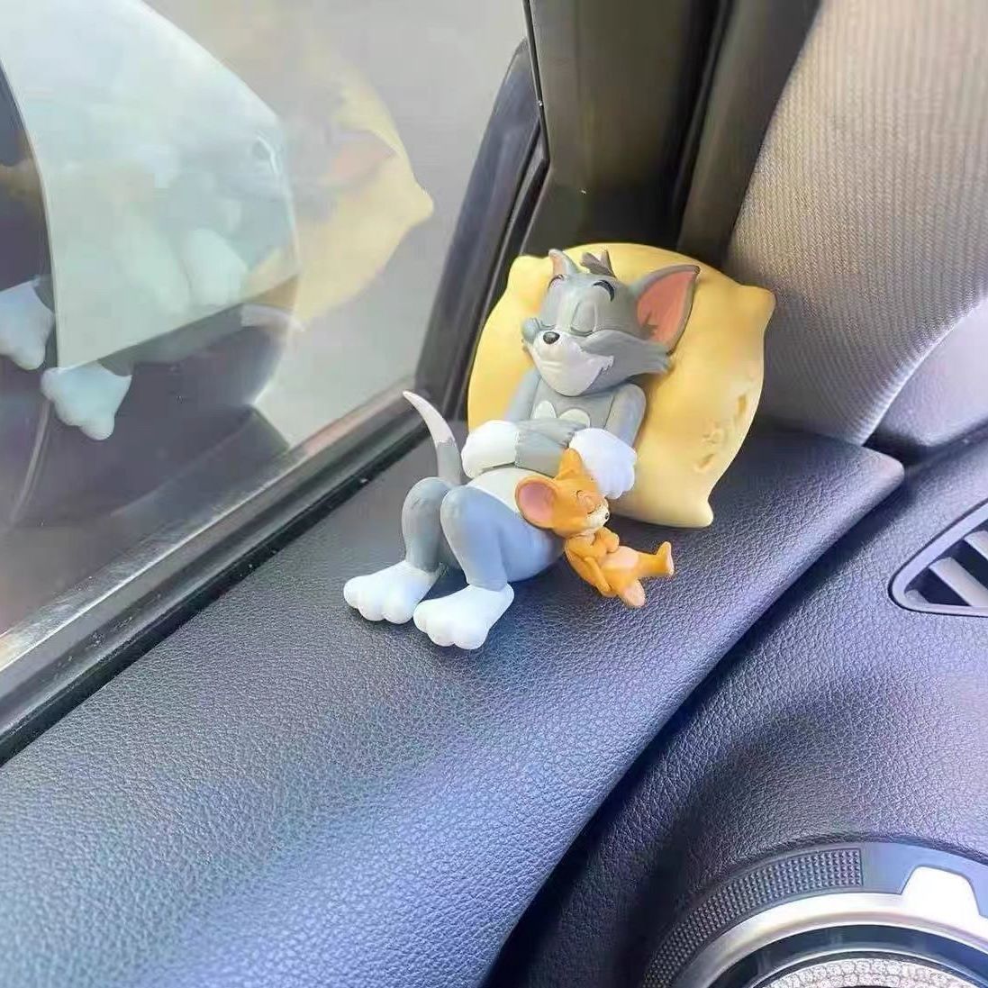 Zilool Tom Jerry Cute Book Desktop Figure Doll Small Ornament Car Ornament Card